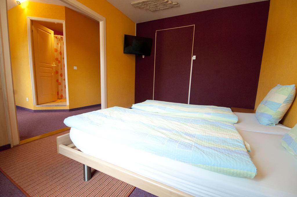 Hotel Bellavista "Bellevue" Saignelégier Екстериор снимка