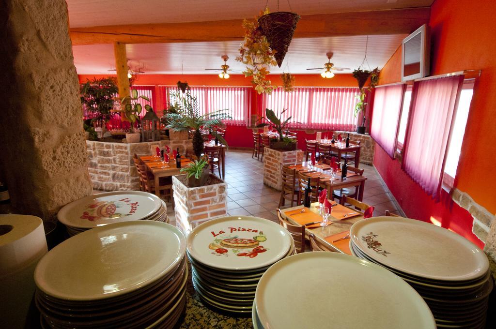Hotel Bellavista "Bellevue" Saignelégier Екстериор снимка