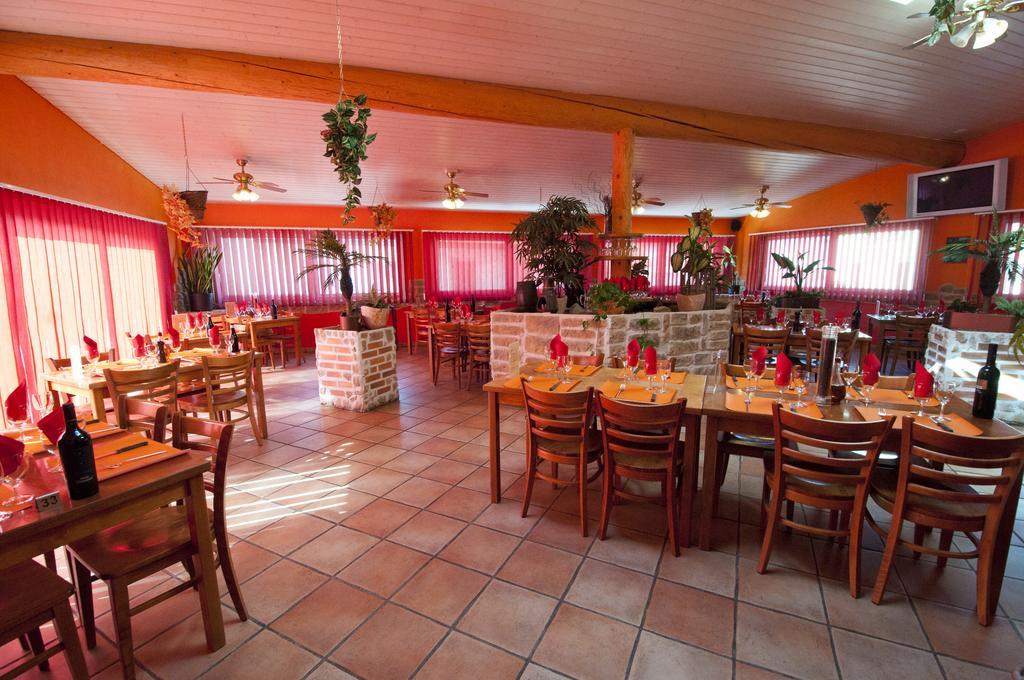 Hotel Bellavista "Bellevue" Saignelégier Екстериор снимка