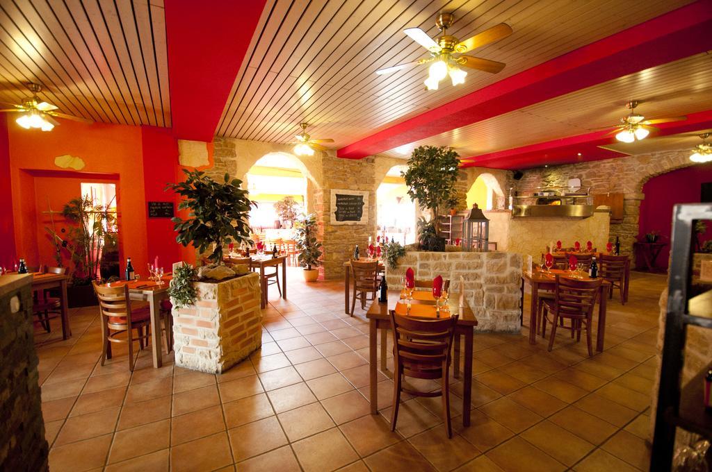 Hotel Bellavista "Bellevue" Saignelégier Екстериор снимка