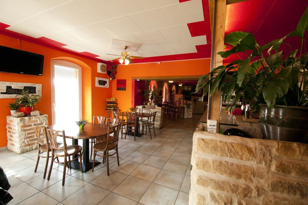 Hotel Bellavista "Bellevue" Saignelégier Екстериор снимка